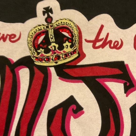 Moschino - God save the queens VINTAGE Black and Gray Graphic T-Shirt - Picture 5 of 10